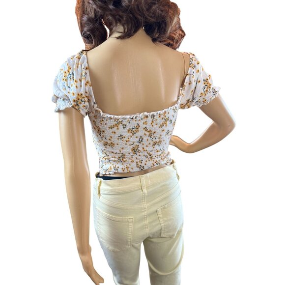 (6 for $25) Heart & Hips Smocked Floral Princess Sleeve top Size Medium - Picture 5 of 7